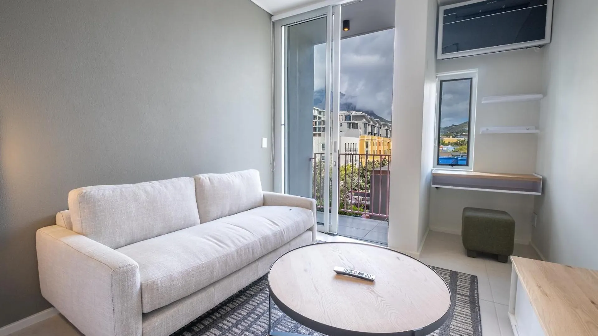 The Rose403: City Centre Apartment In Dewaterkant Kapstadt